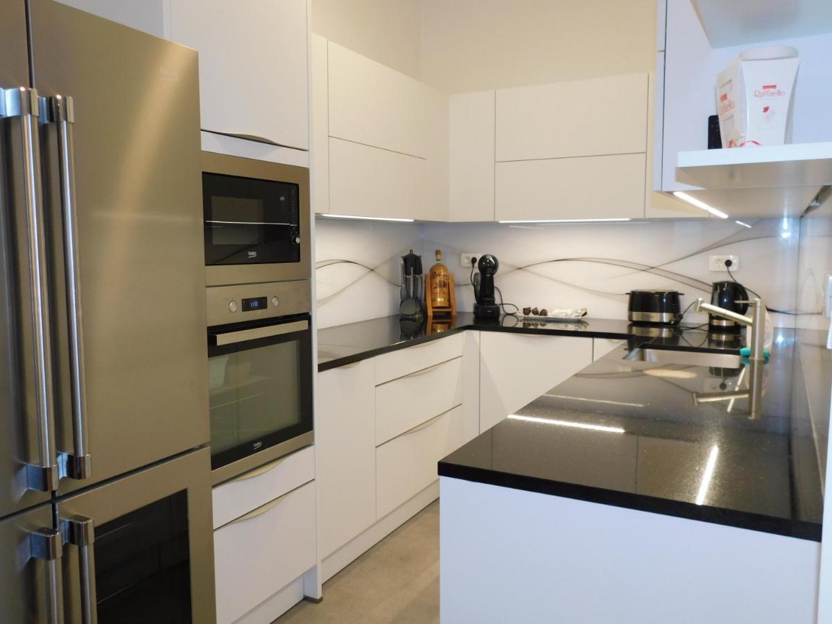 Modern Apartment Hrenova Street Любляна Екстериор снимка